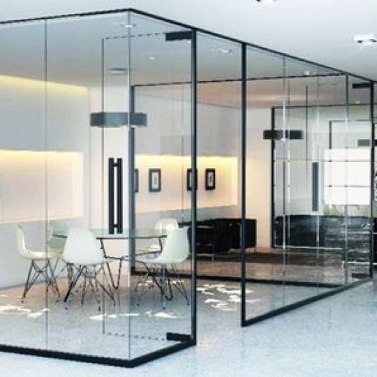 vách kính cường lực
