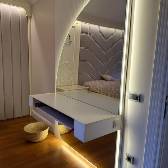 gương trang trí decor phòng ngủ