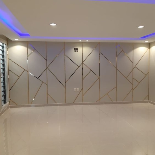 vách gương trang trí kẻ sọc